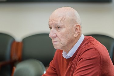 Депутаты готовятся к заседанию Законодательного Собрания